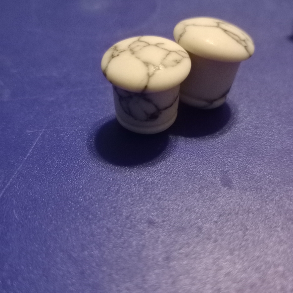 HOWLITE STONE PLUGS 11MM (7/16IN) - Picture 1 of 4